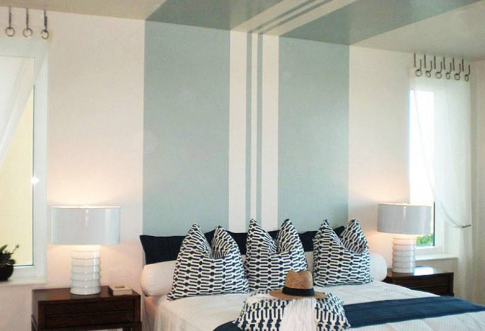 Полосы на стене в интерьере