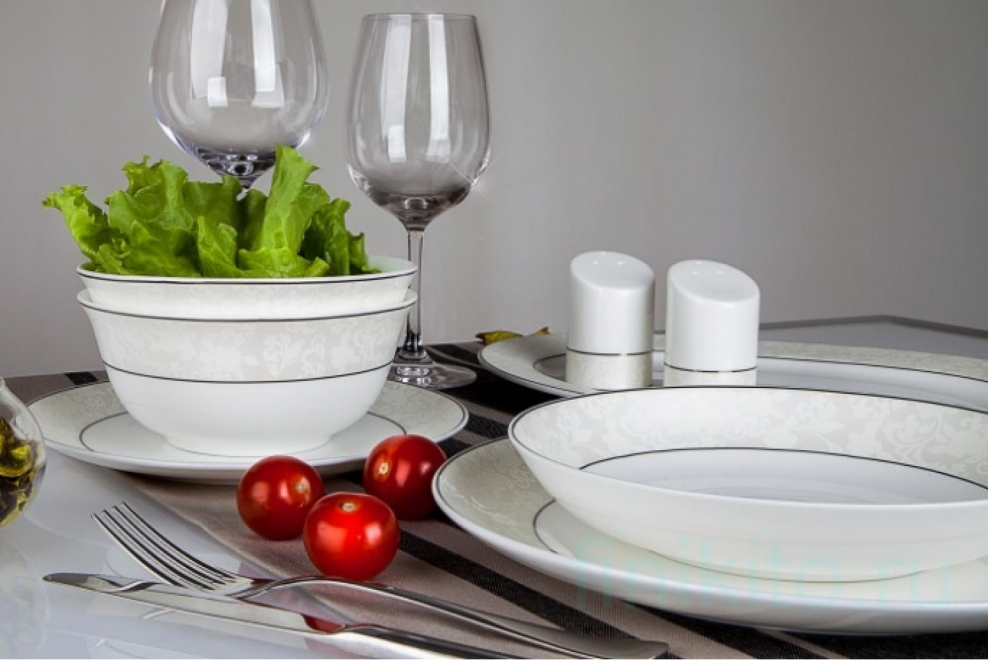 Чистая посуда на кухне