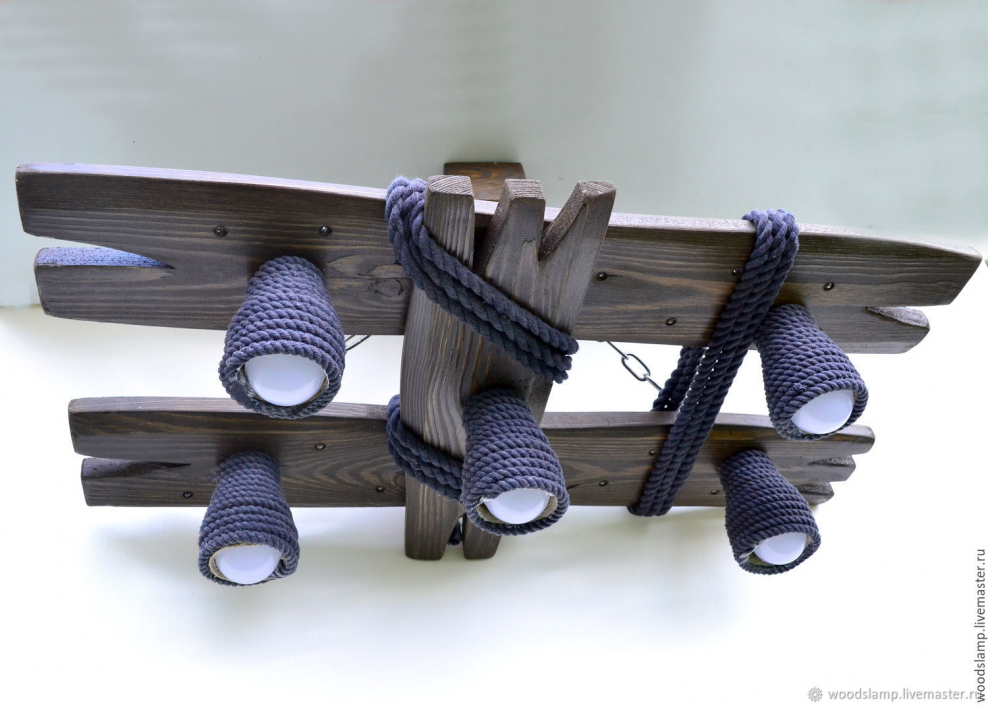 Люстра из дерева
