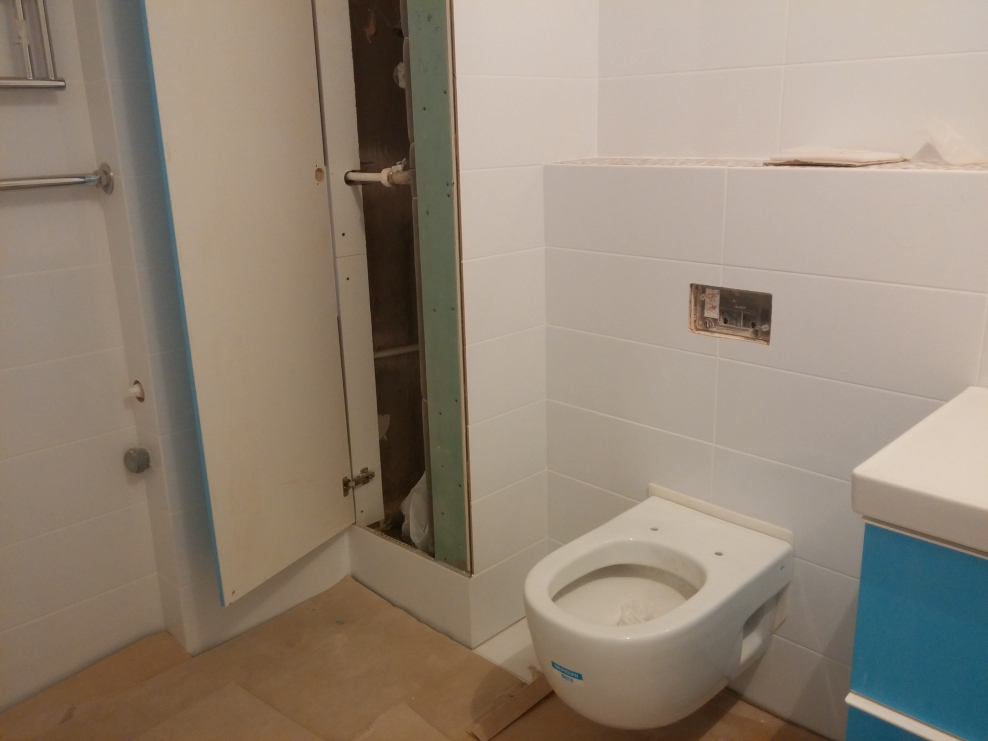 Короб для труб в туалете