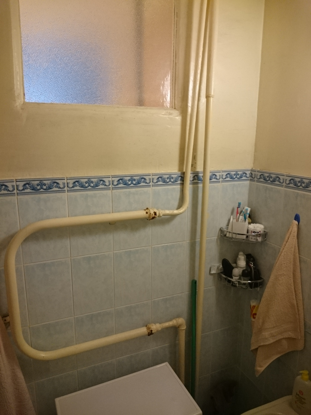 Трубы в туалете