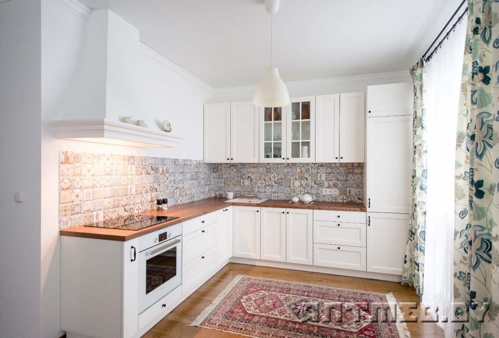 Дизайн кухни с деревянной столешницей