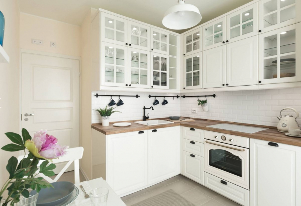 Кухня икеа Воксторп белая c деревянной столешницей