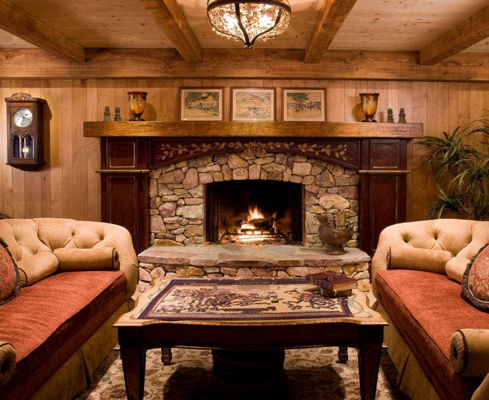 Комната в стиле охотничьего домика