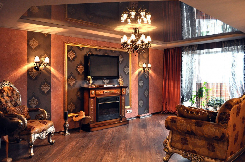 Зал с камином в квартире