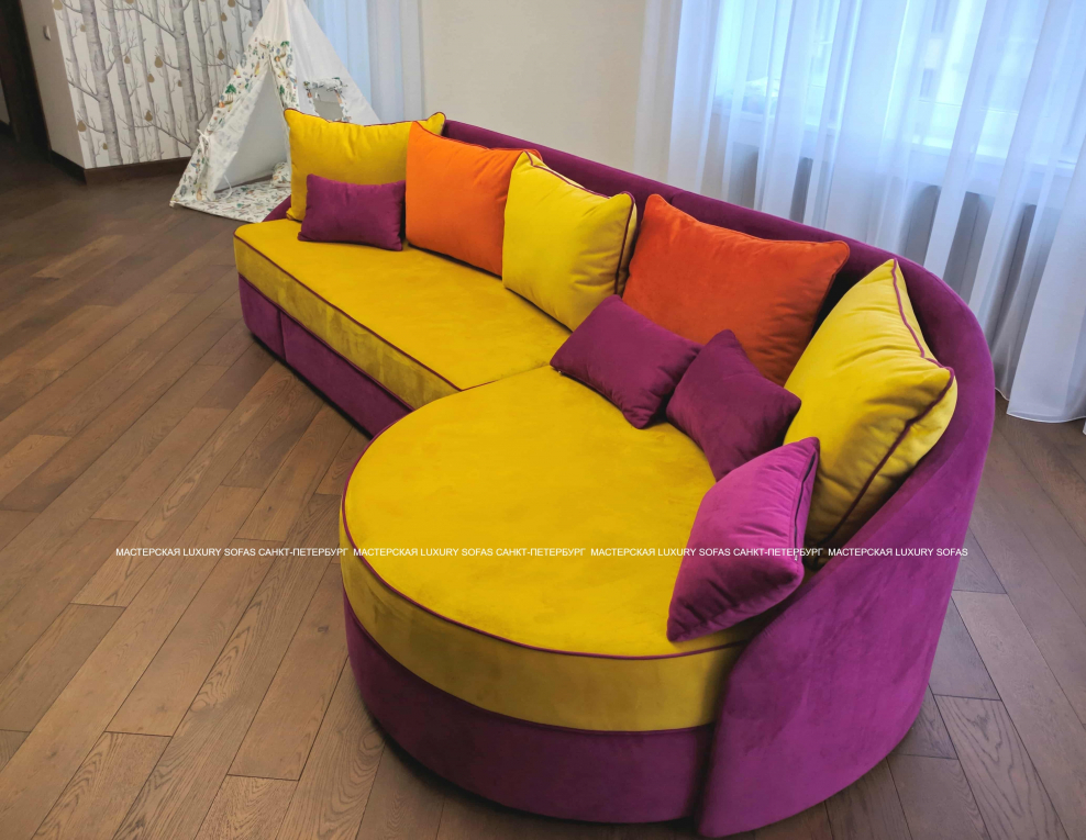 Диван салатового цвета