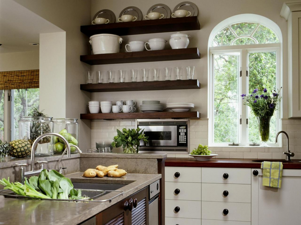 Кухня с открытыми полками