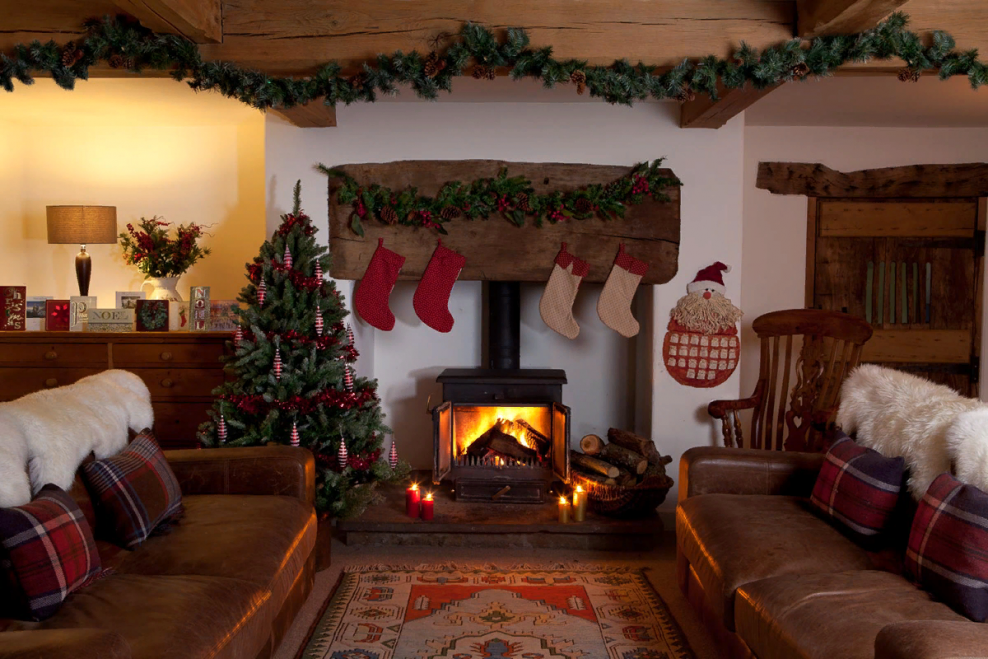 Новогодний дом с камином