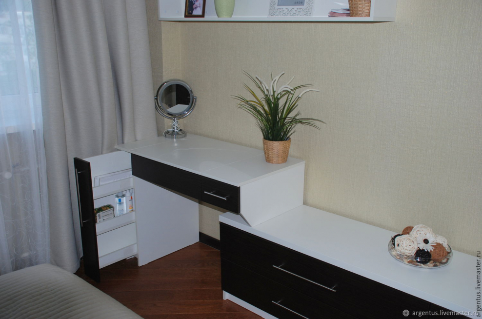 Тумба под телевизор с туалетным столиком