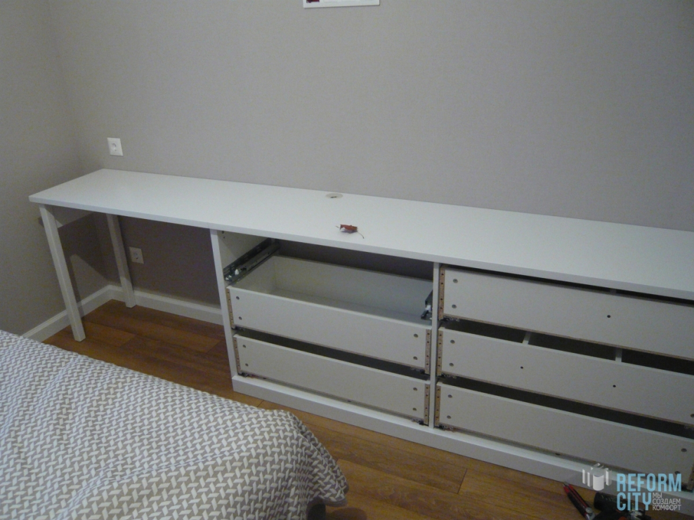 Стол с комодом под одной столешницей