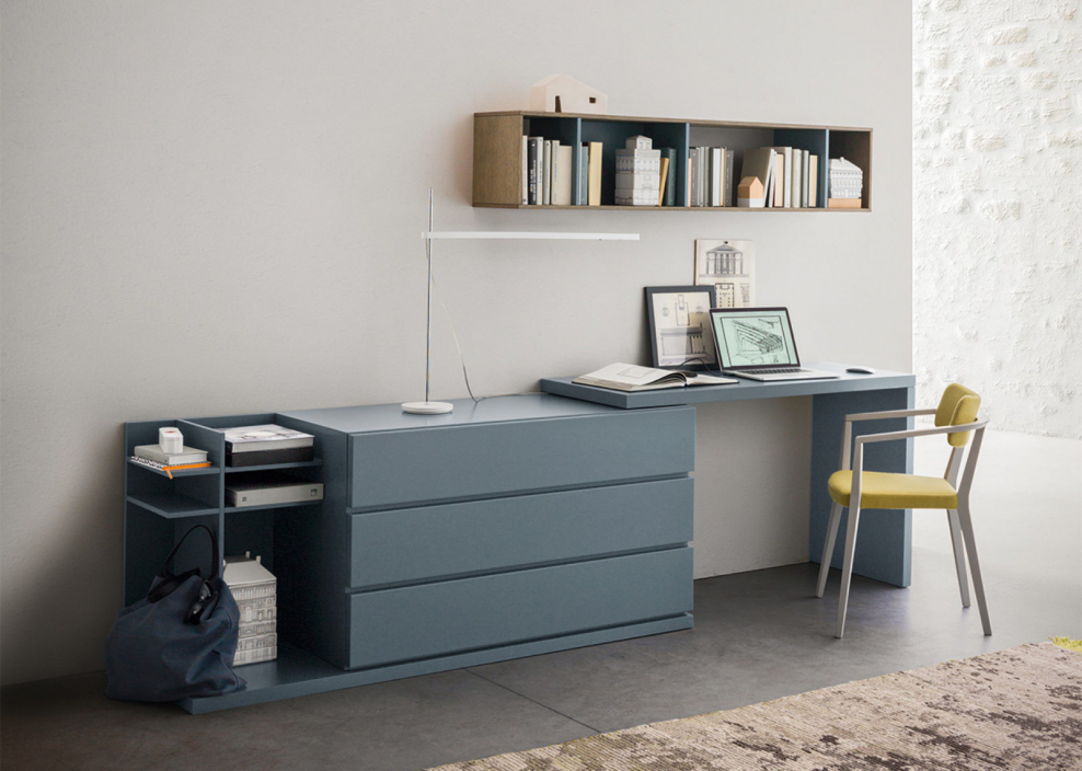 Комод и письменный стол под одной столешницей