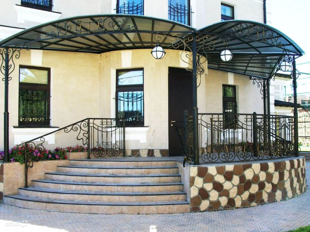 Кованые входные группы для частного дома