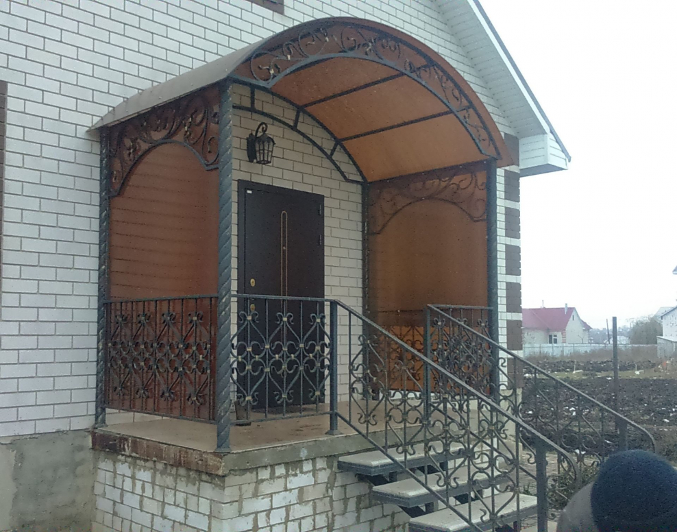 Красивое крыльцо из поликарбоната