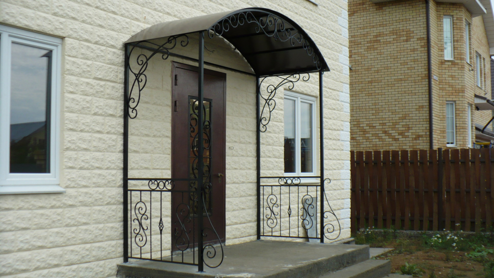 Крыльцо с навесом