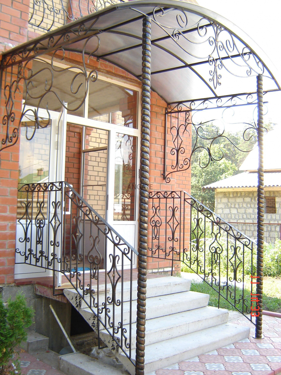 Навес над крыльцом