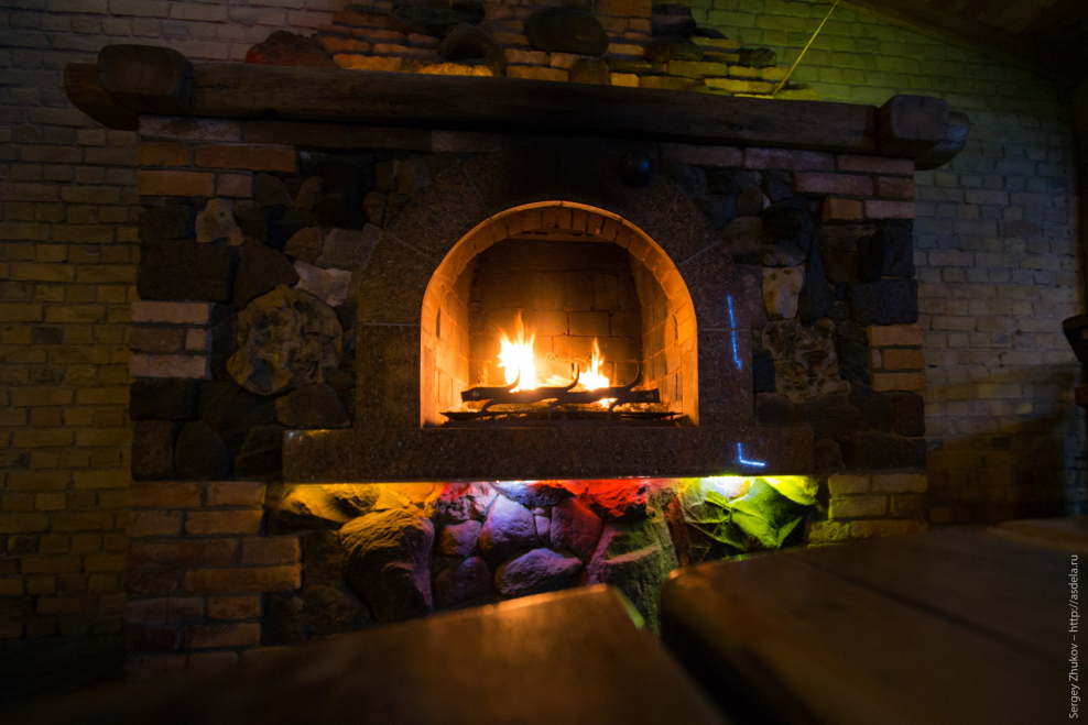 Печь вдоль стены фото