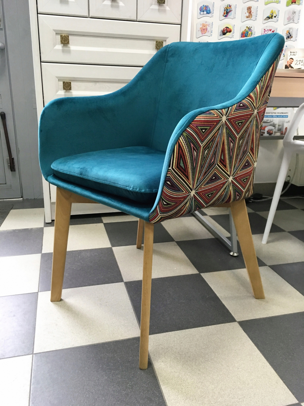 Стулья обитые бархатом