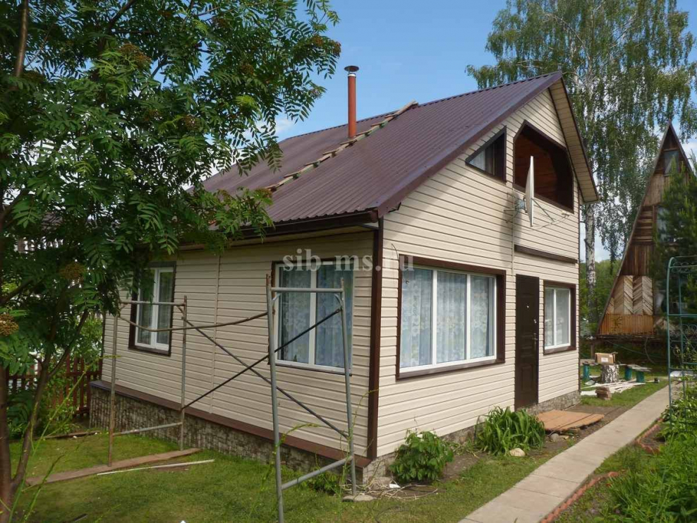 Дом обшитый сайдингом цвет Сандал