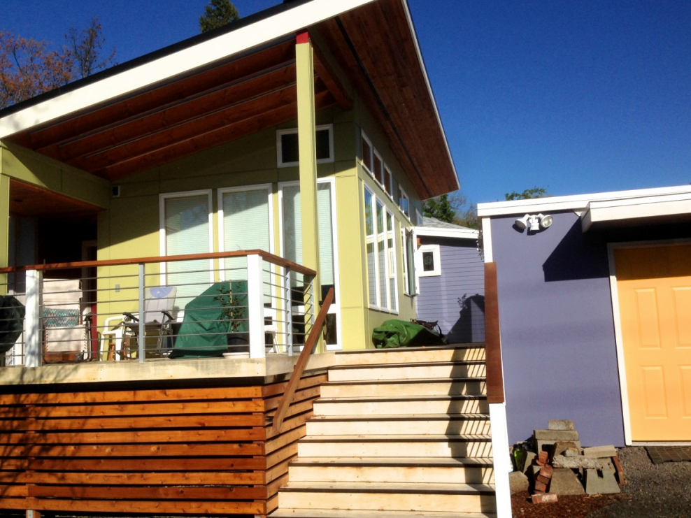 Подшить навес снизу сайдингом