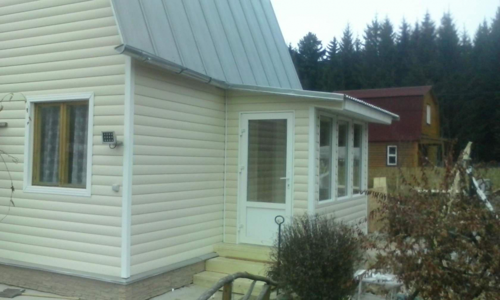 Отделка крыльца сайдингом