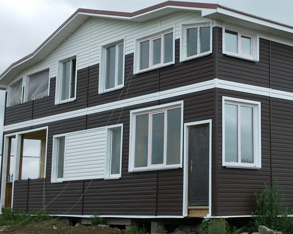 Крыльцо школы сайдингом