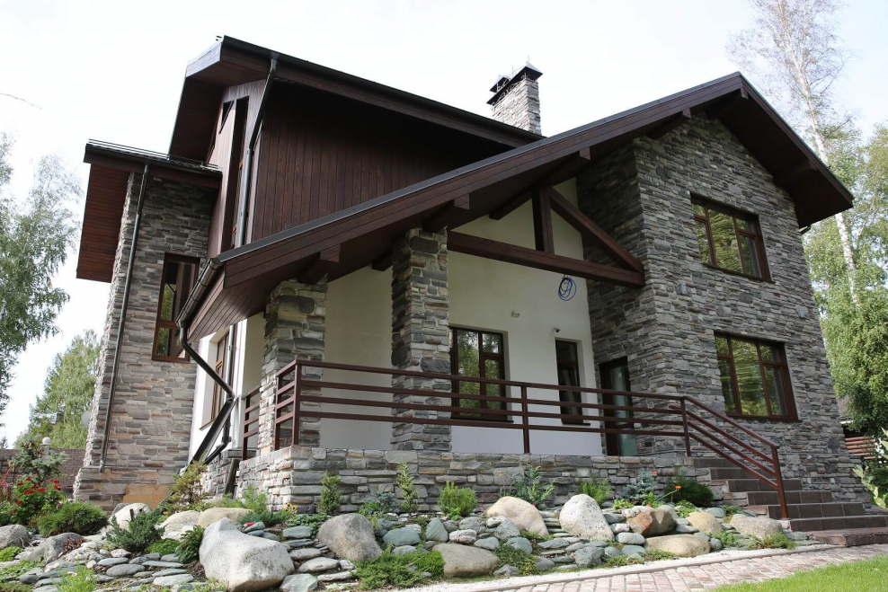 Отделка фасада искусственным камнем