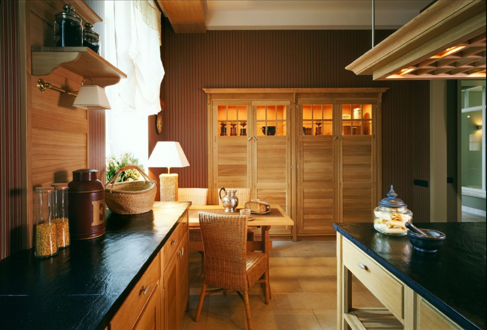 Стена из вагонки в интерьере кухни