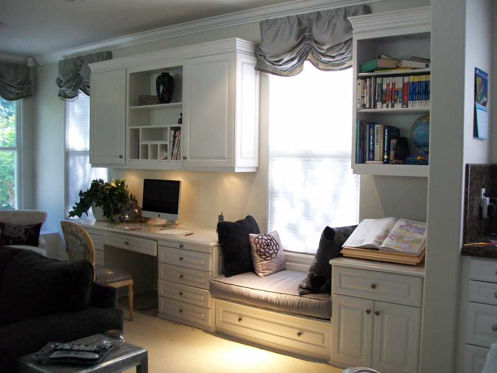 Диванчик на подоконнике