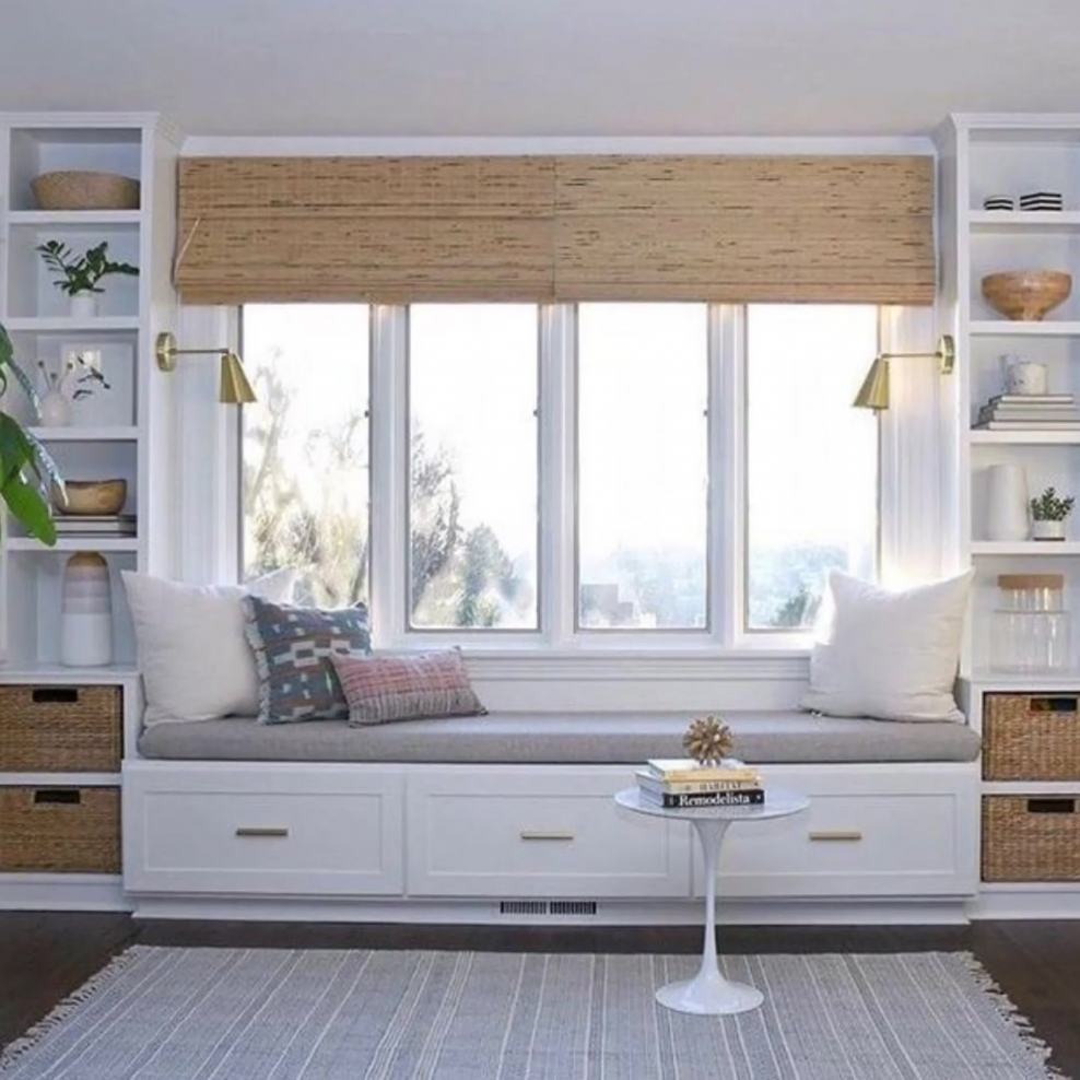 Шкаф у окна со столом