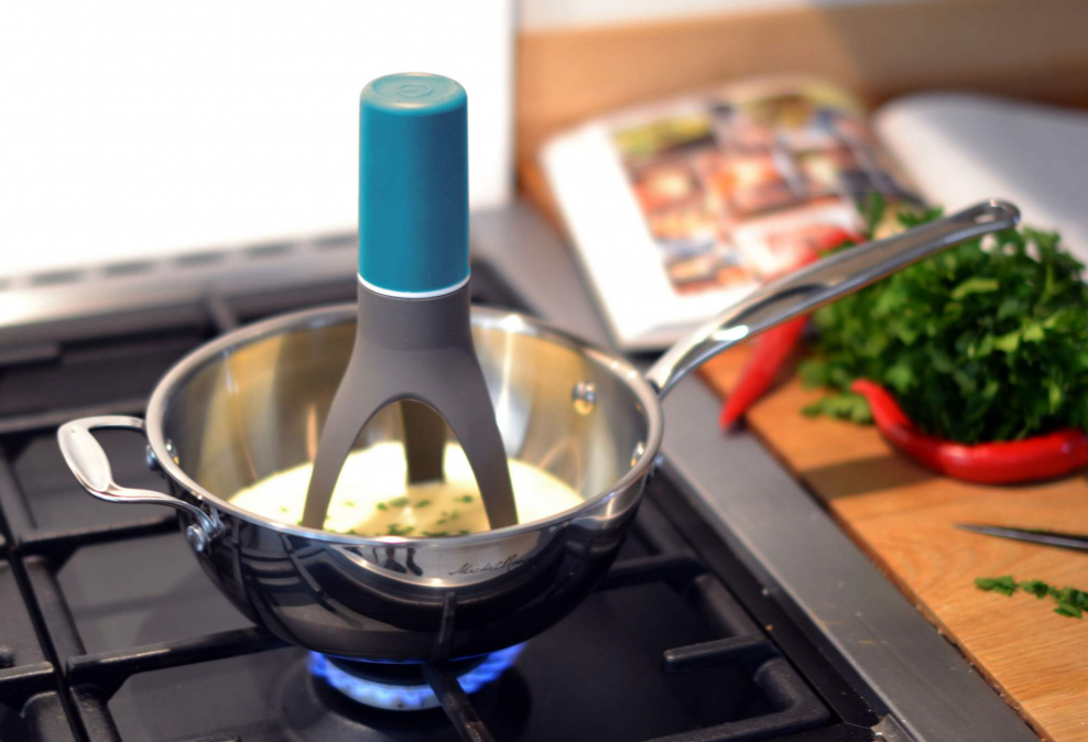 Автоматическая мешалка для кастрюли