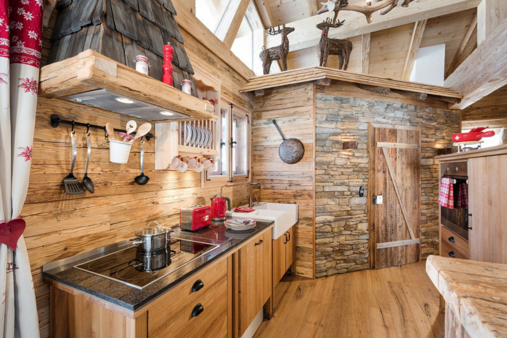 Гостиная на даче в стиле Шале