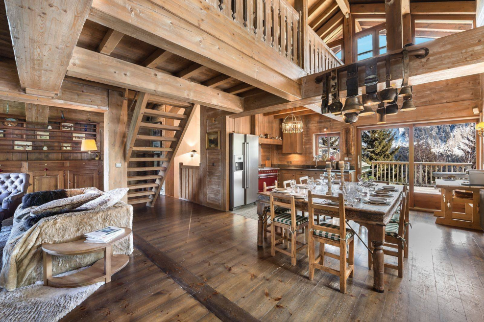 Беседка с мангальной зоной в стиле Шале