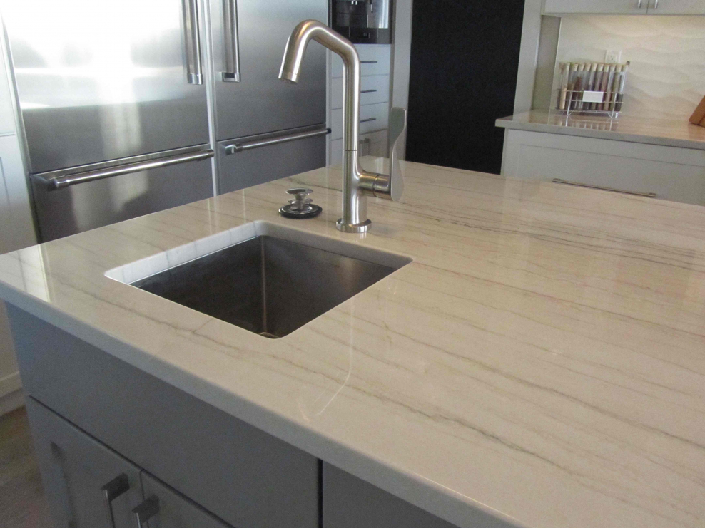 Столешница из кварцит Macaubas Gold