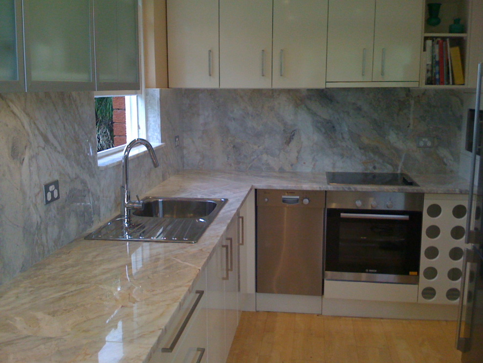 Травертин серый Скиф в интерьере