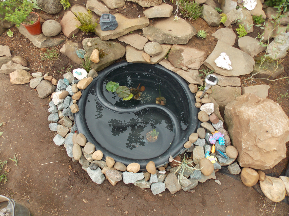 Альпийская горка с колодцем