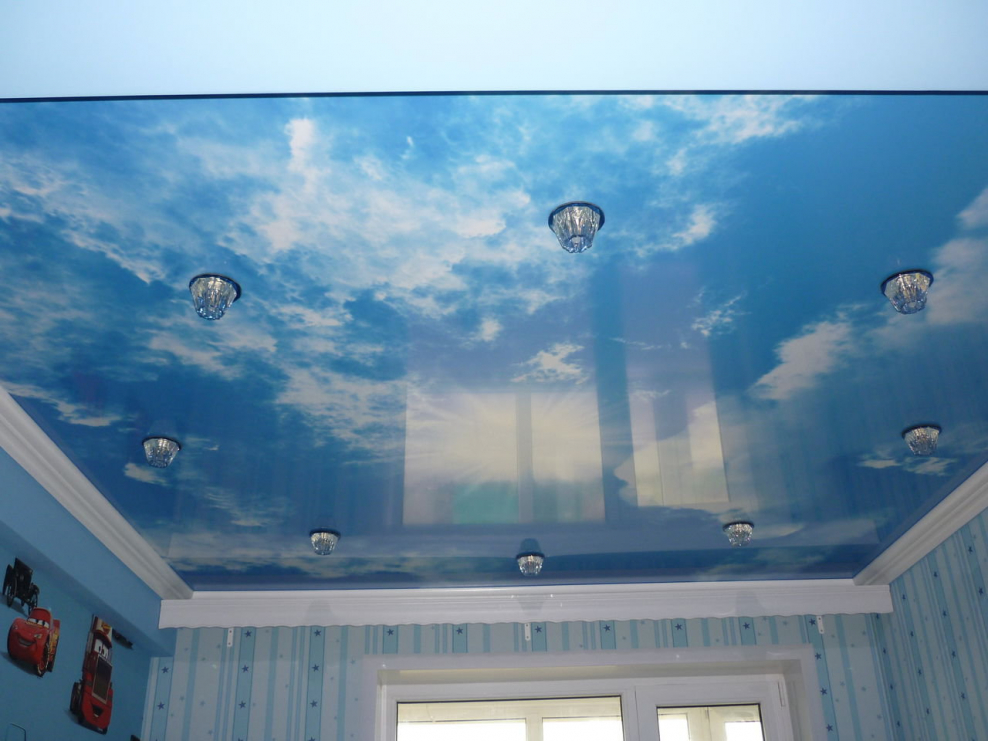 Натяжной потолок облака для детской