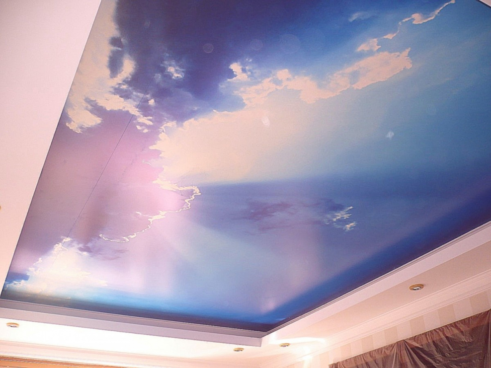 Натяжной потолок небо с облаками