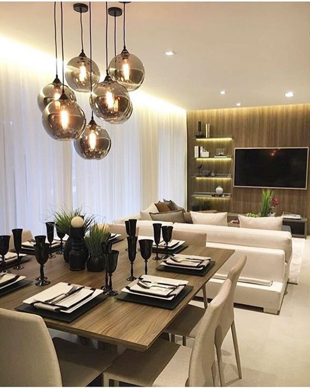 Гостиная с обеденным столом