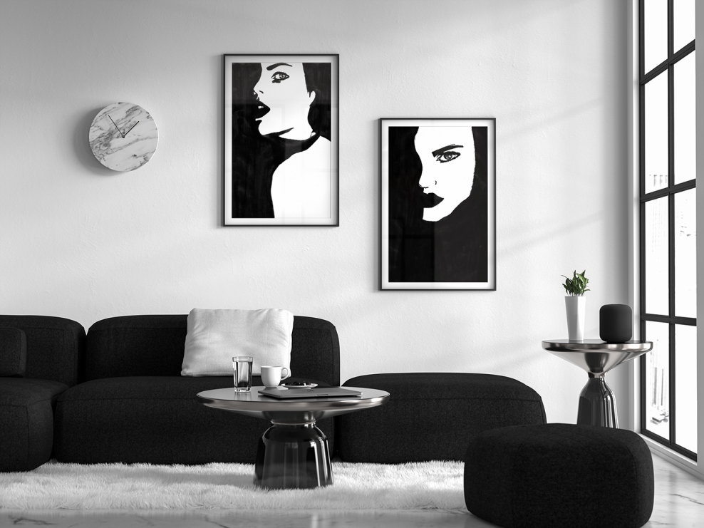 Картина на темно серой стене