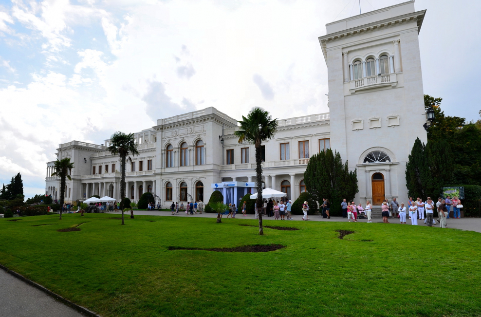 Ливадийский парк санатории рядом