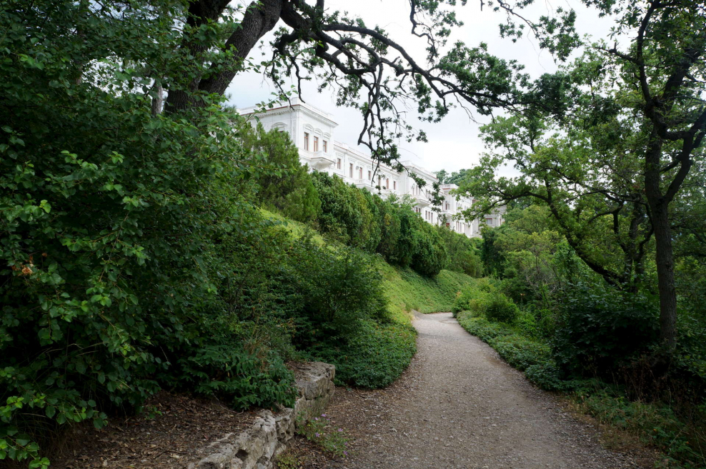 Ливадийский парк колодец