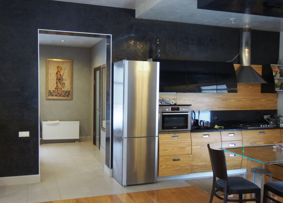 Декоративная штукатурка под бетон на кухне