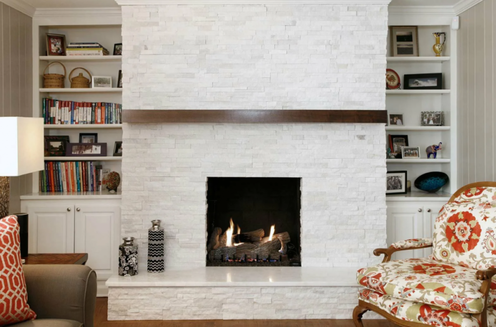 Камин в белом Камне