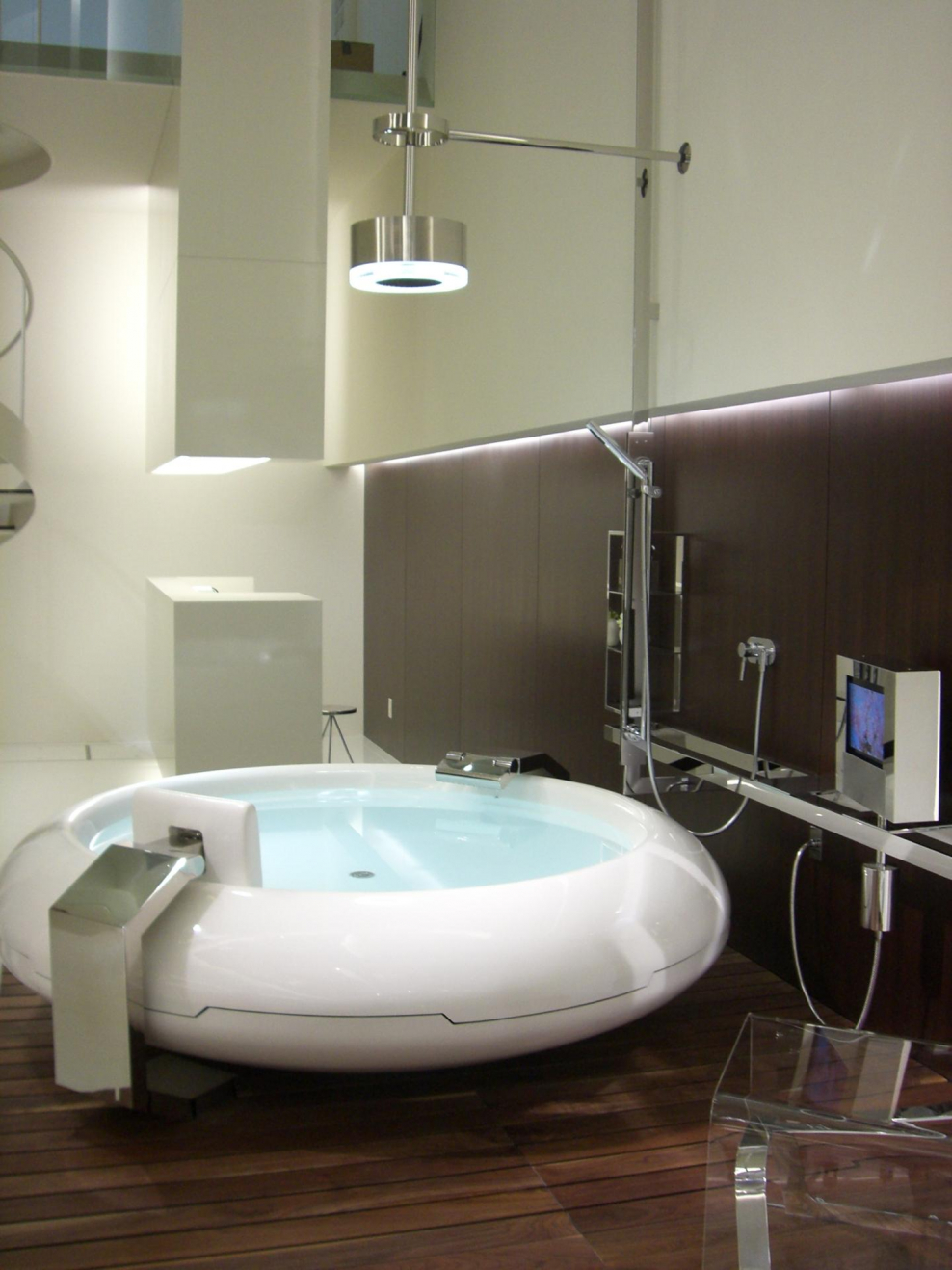 Ванная с джакузи в стиле хайтек