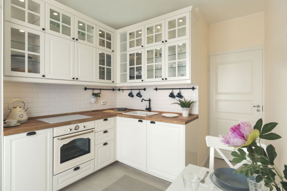 Белая кухня Неоклассика икеа