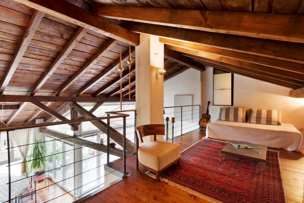 Отделка мансарды в загородном доме