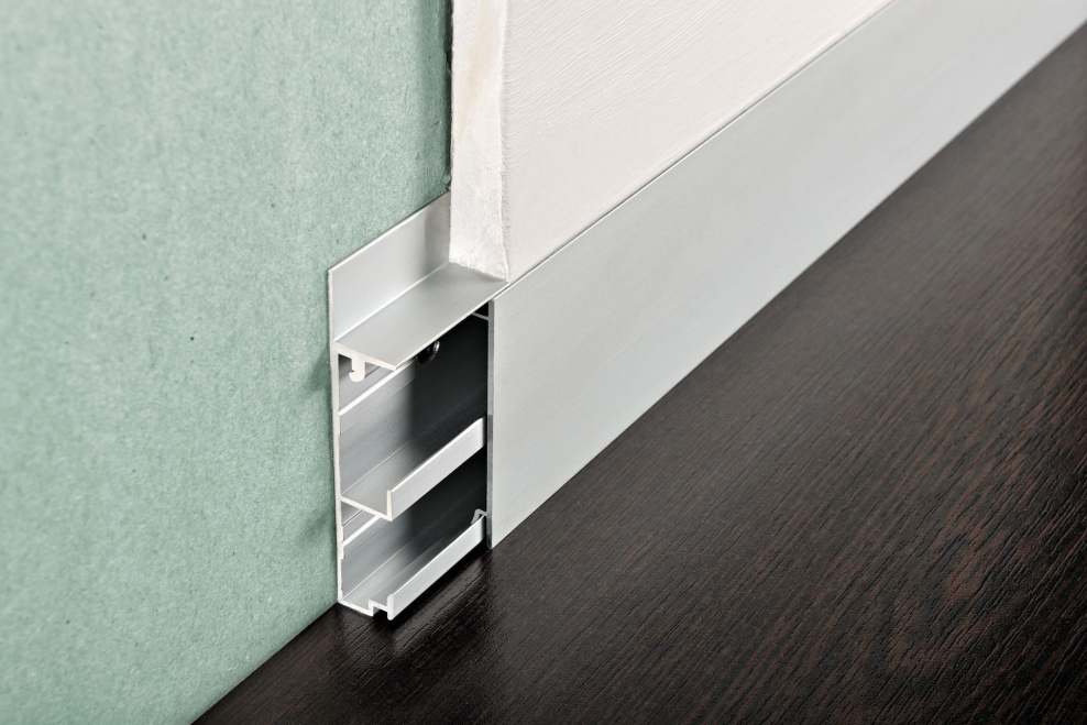 Плинтус Deartio p 6.100.16