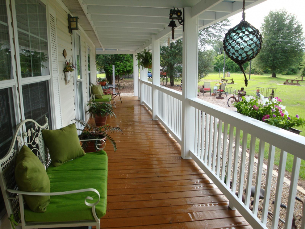 Проходная терраса к дому