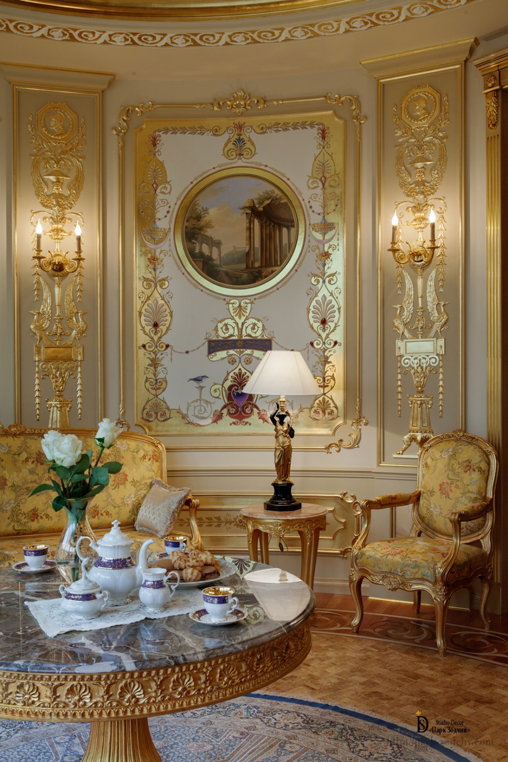 Золотая лепнина в интерьере