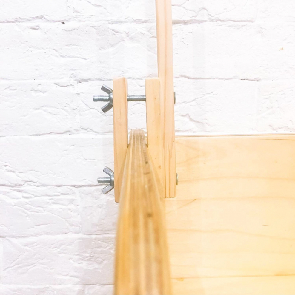 Крепление к стене для ковриков